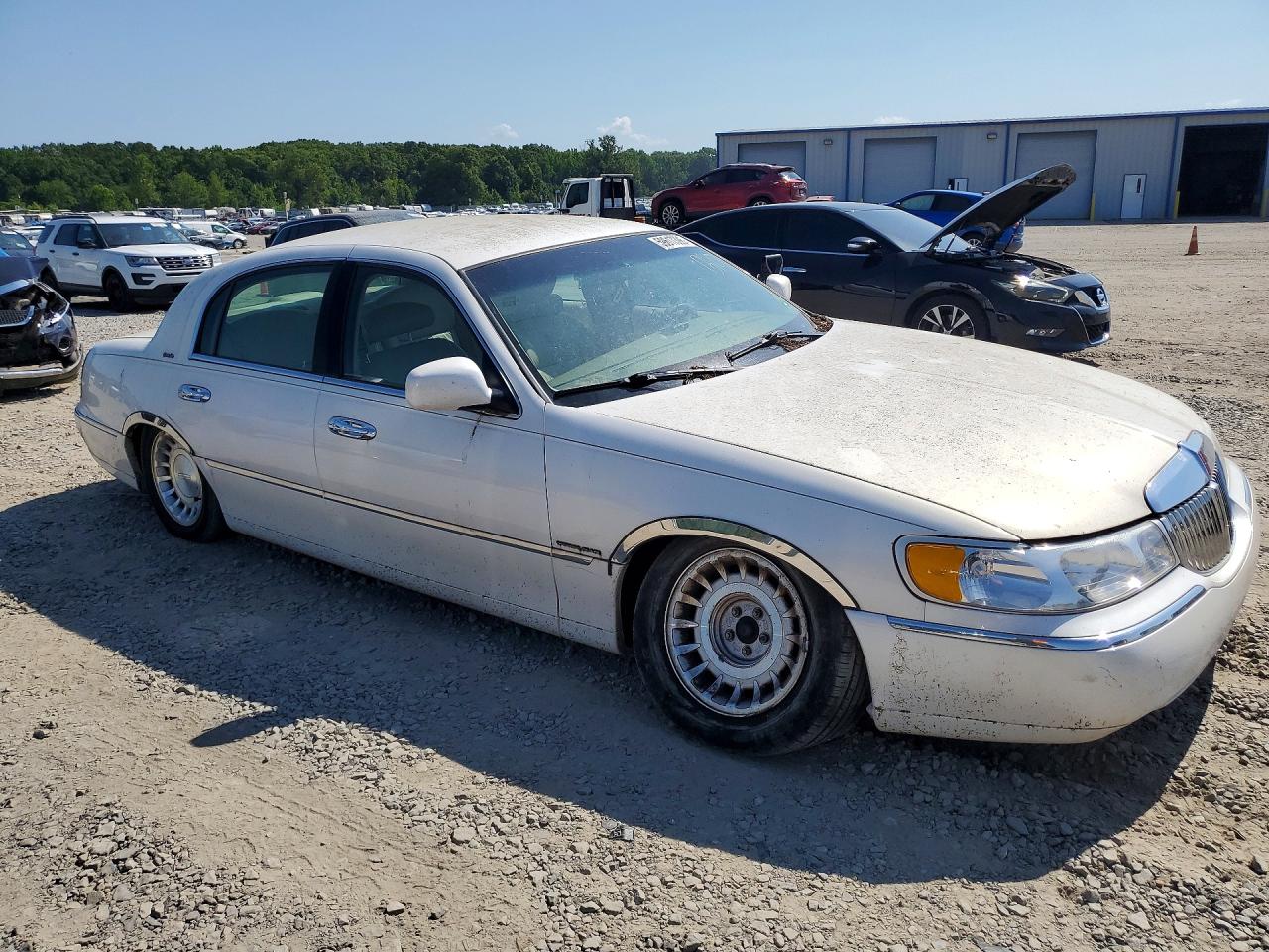 2000 LINCOLN TOWNCAR