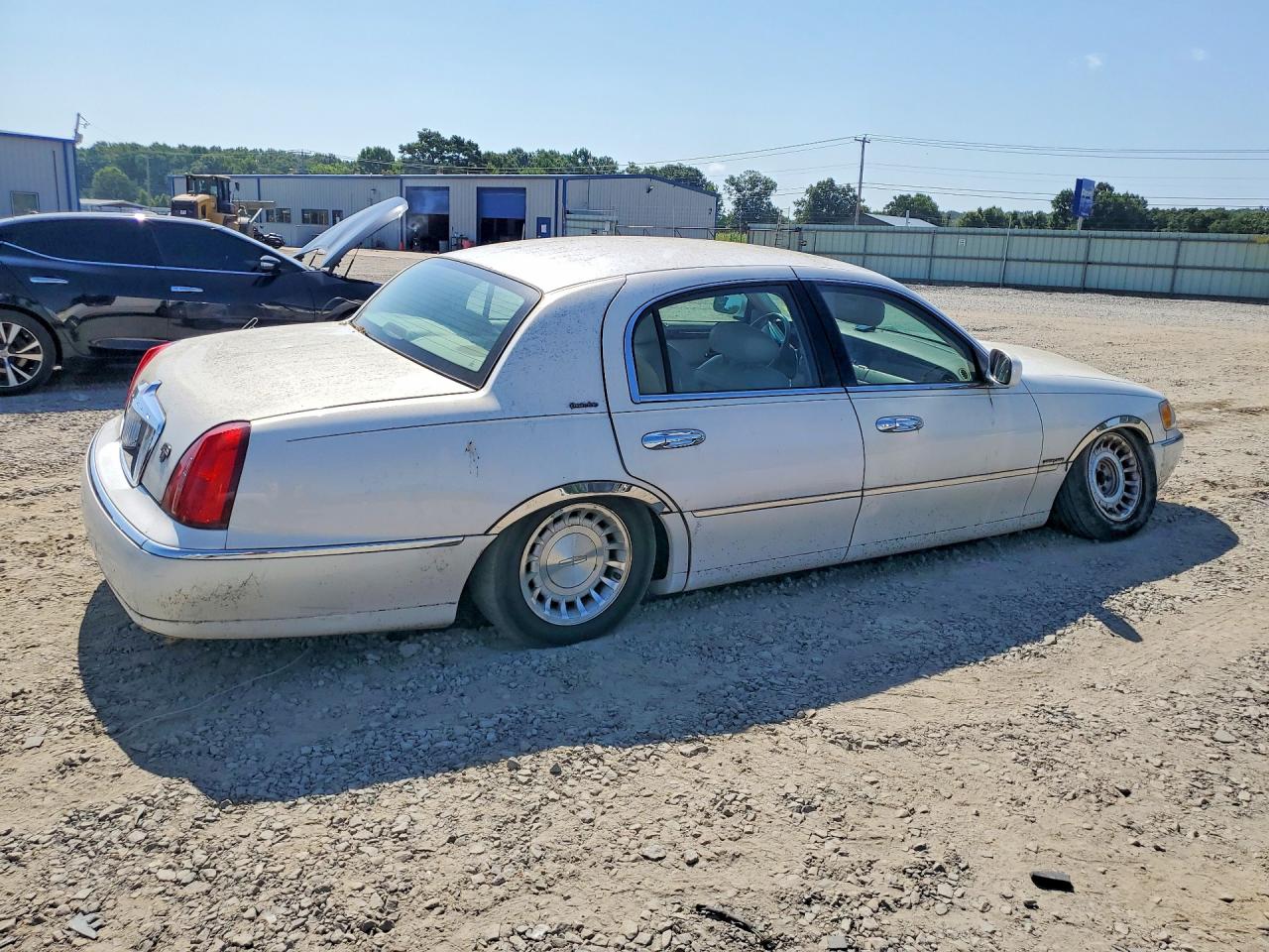 2000 LINCOLN TOWNCAR
