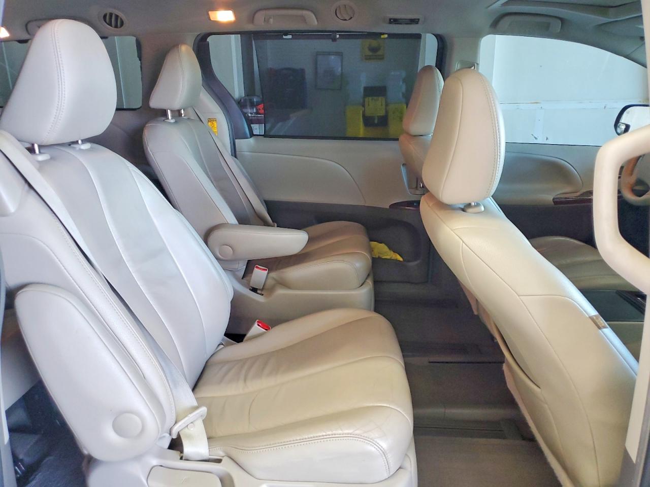 2014 TOYOTA SIENNA