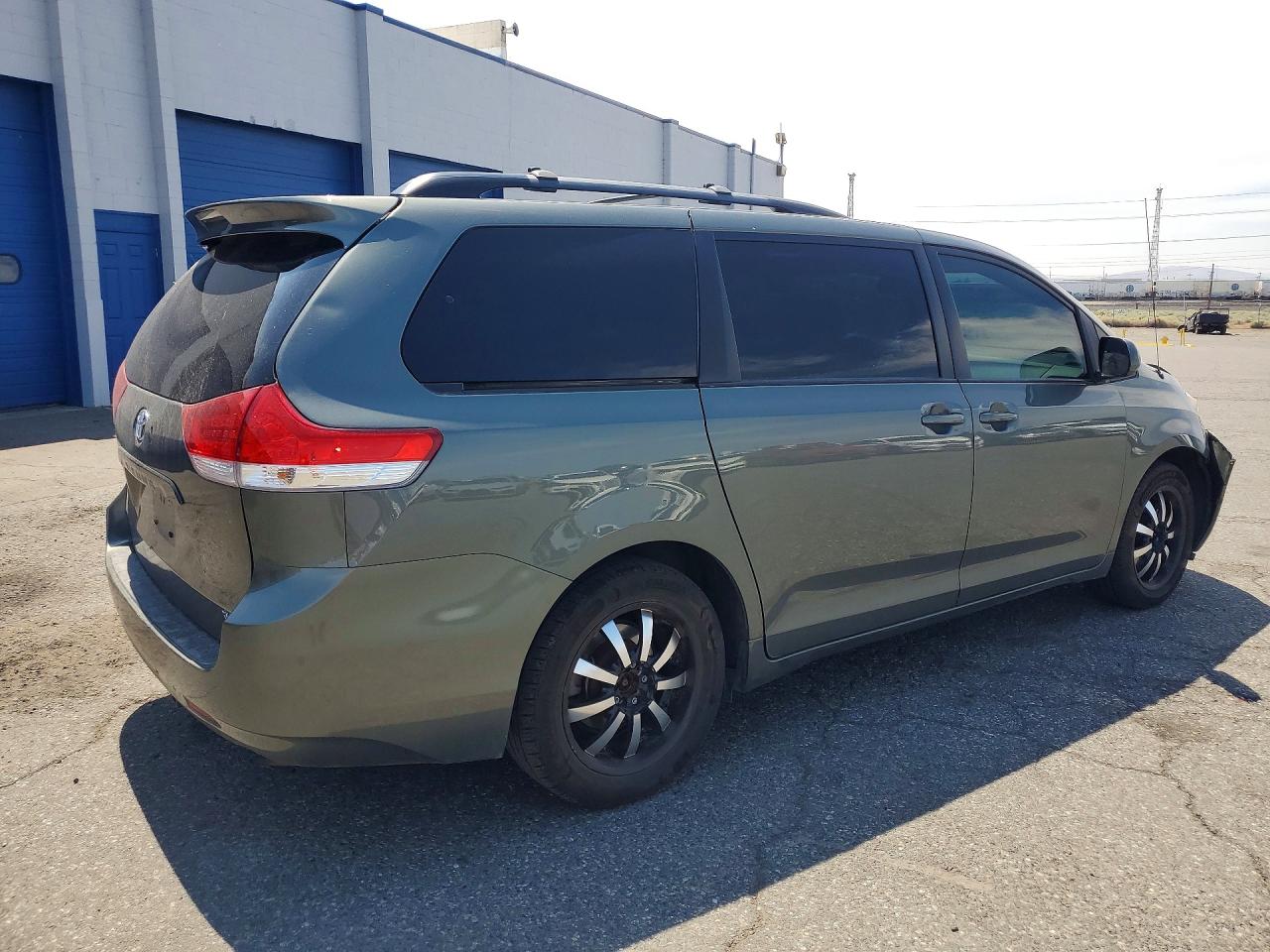 2014 TOYOTA SIENNA
