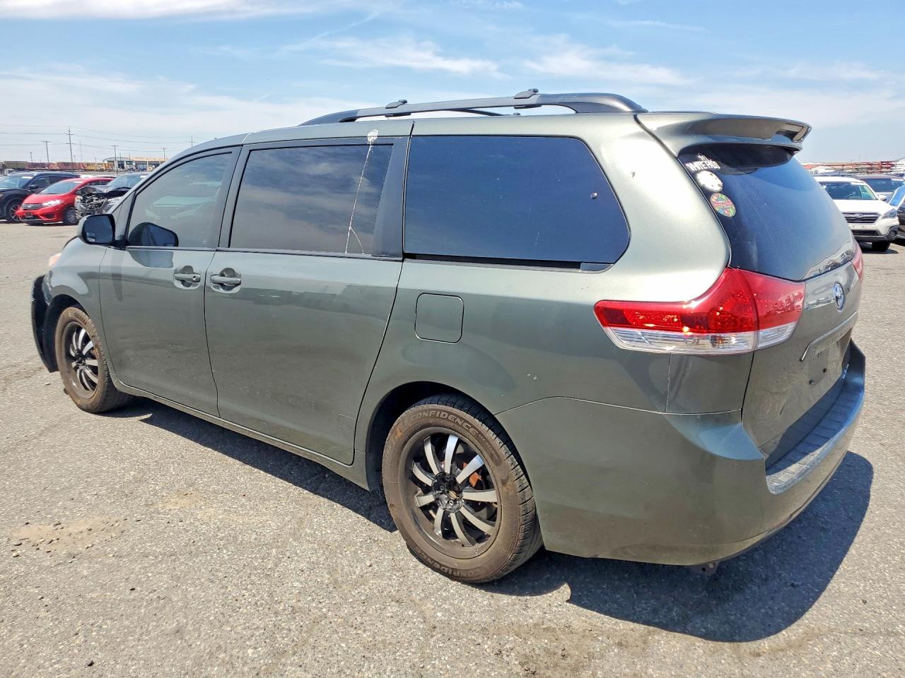 2014 TOYOTA SIENNA
