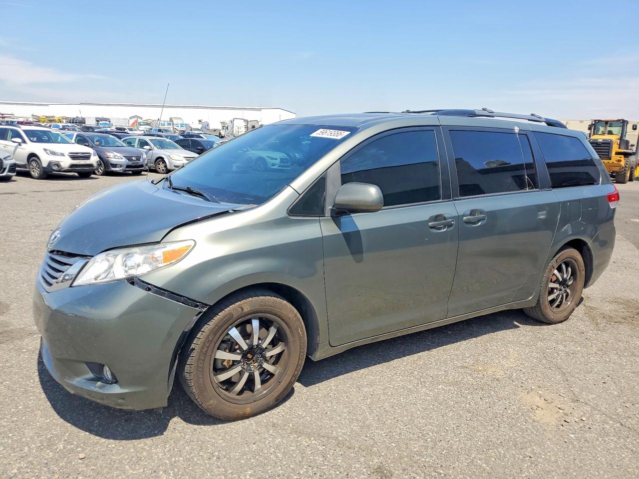 2014 TOYOTA SIENNA