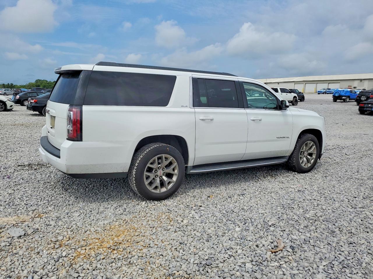 2016 GMC YUKON