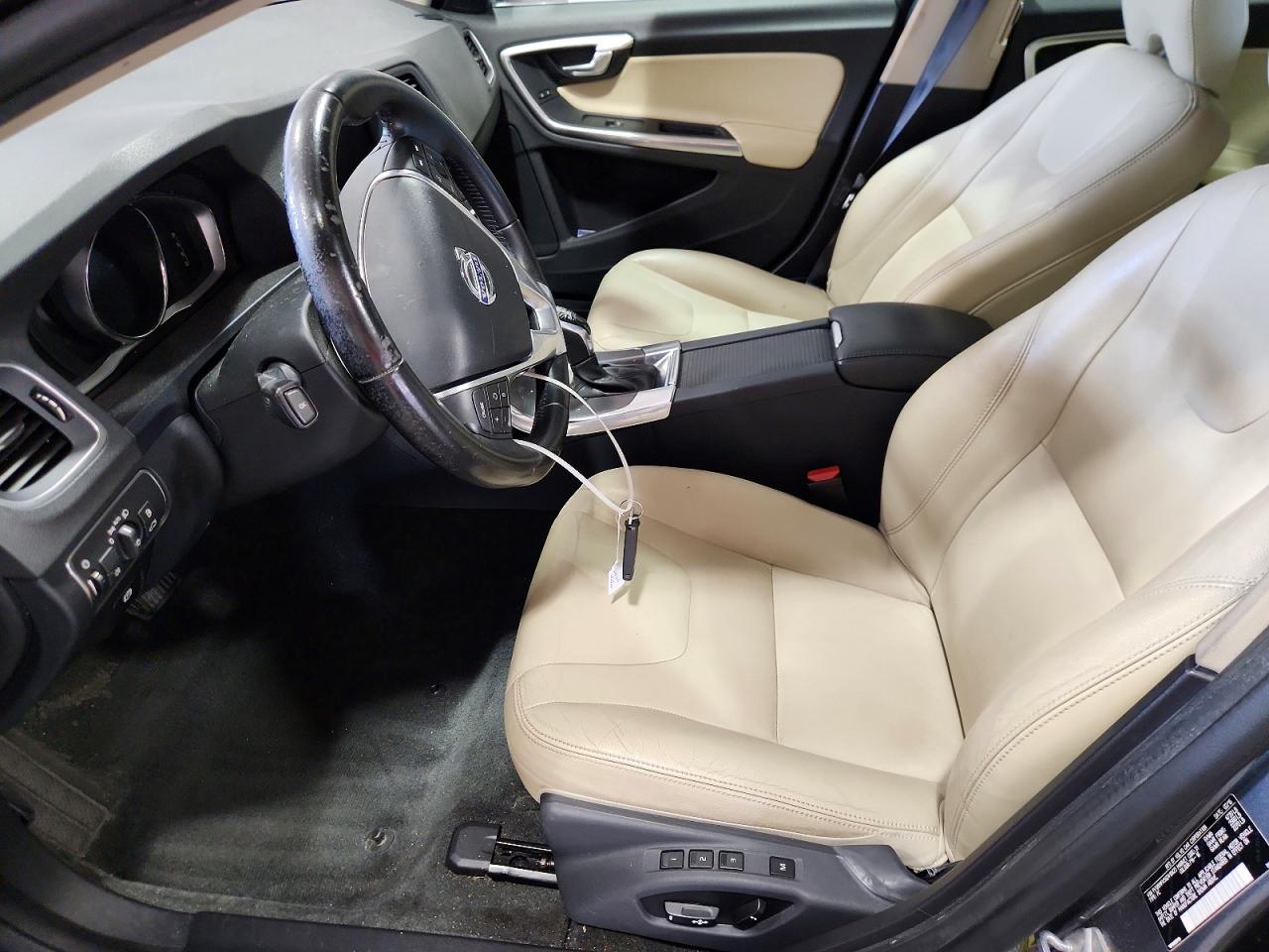 2016 VOLVO S60