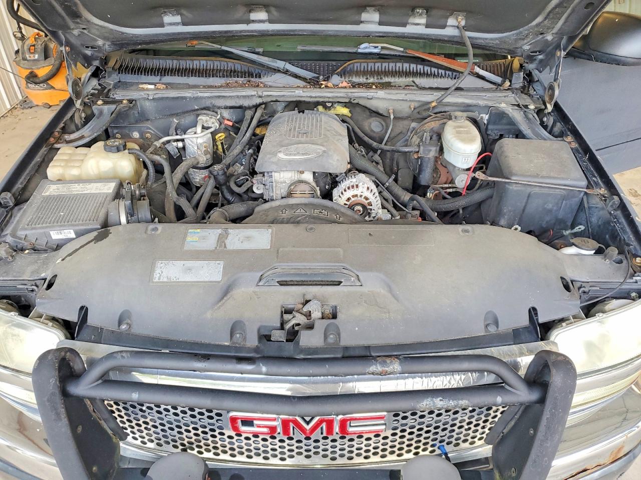 2004 GMC SIERRA