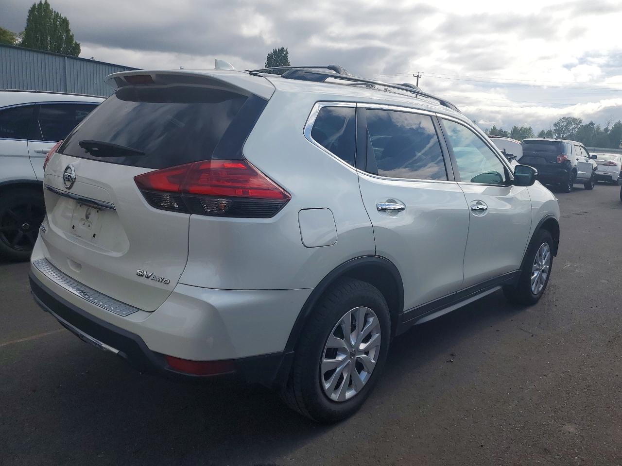 2017 NISSAN ROGUE