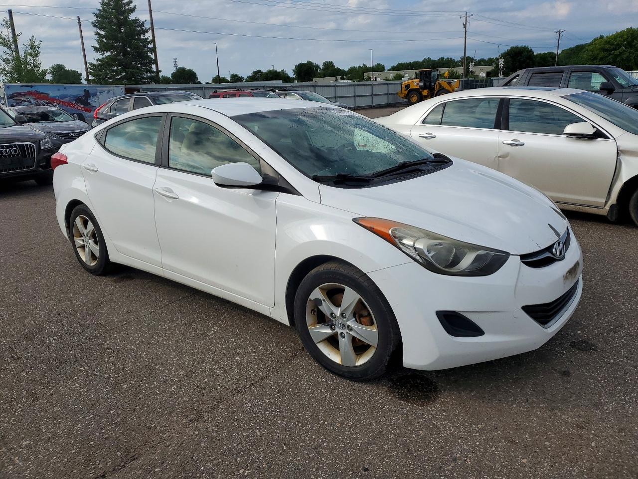 2013 HYUNDAI ELANTRA