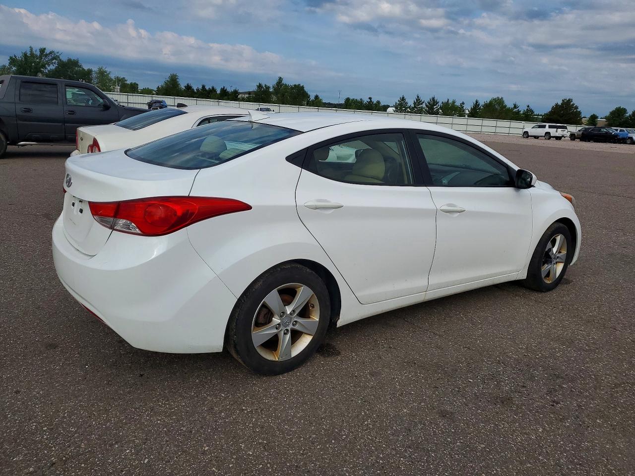 2013 HYUNDAI ELANTRA