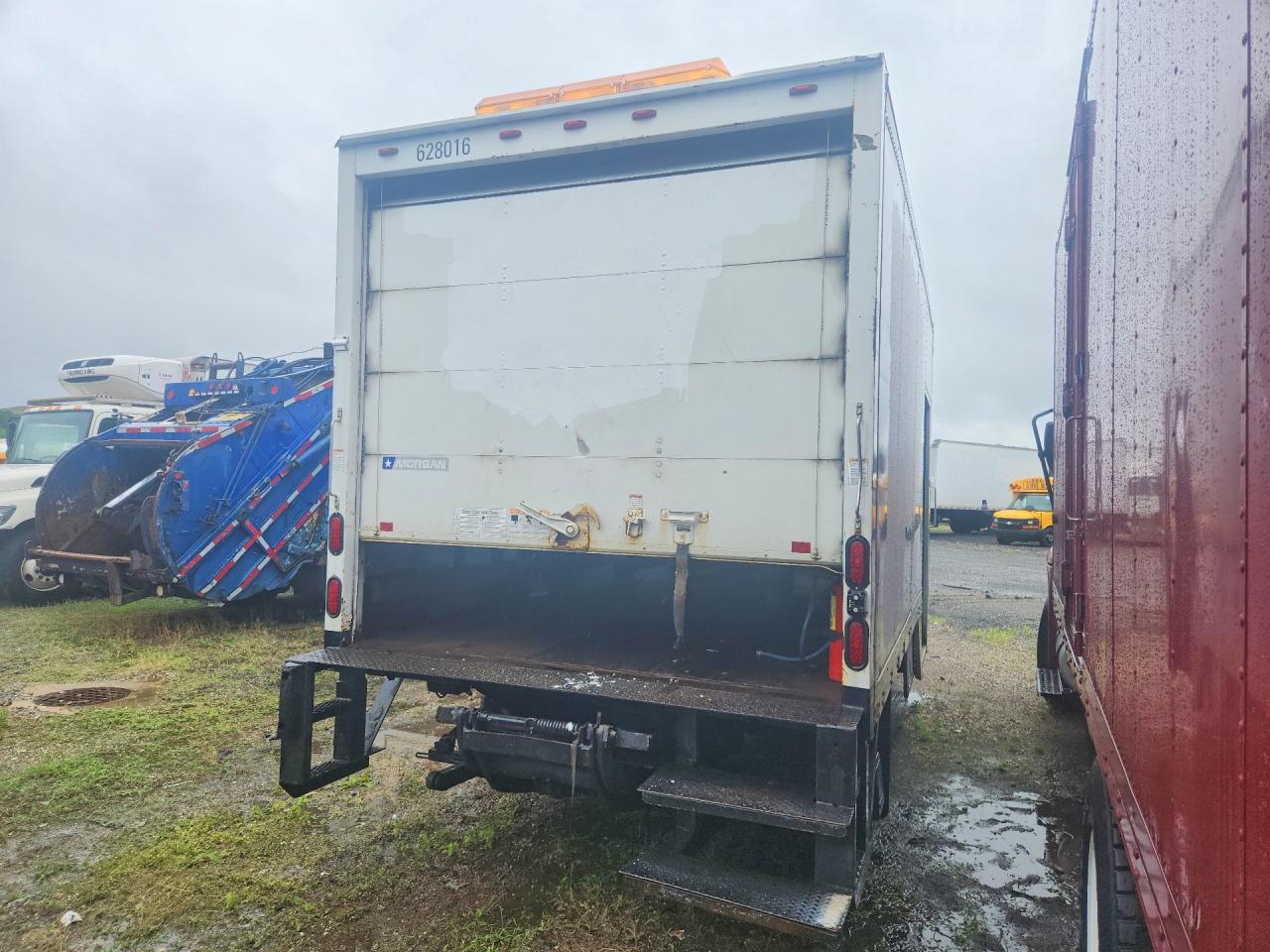2010 ISUZU NPR
