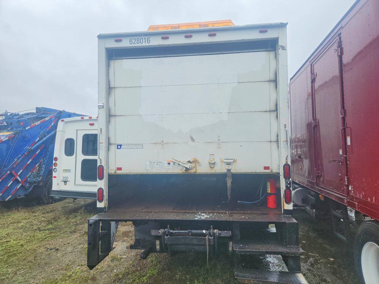 2010 ISUZU NPR