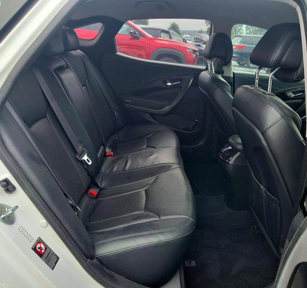 2016 HYUNDAI AZERA