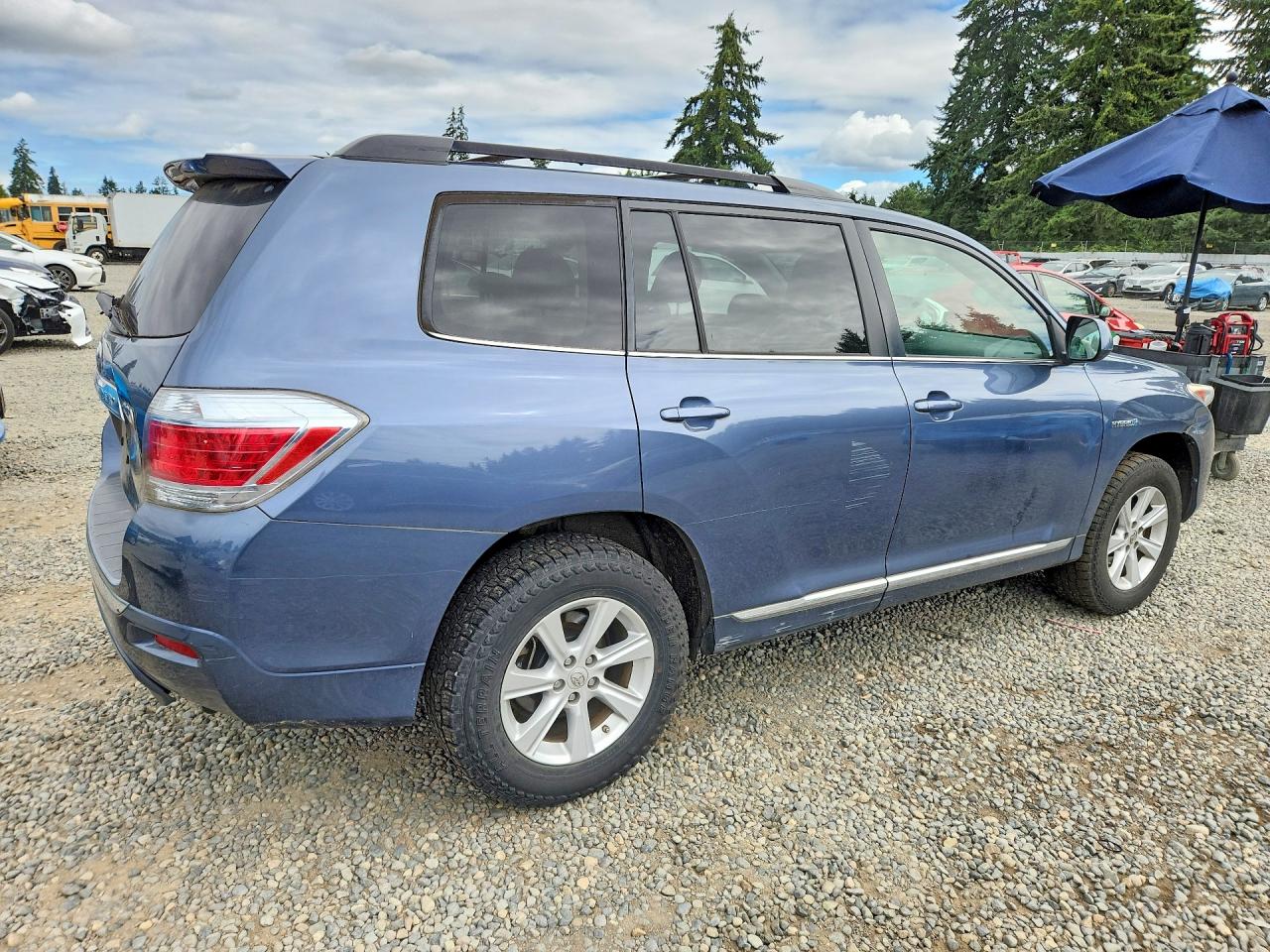2011 TOYOTA HIGHLANDER