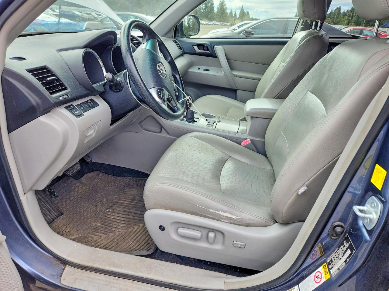 2011 TOYOTA HIGHLANDER