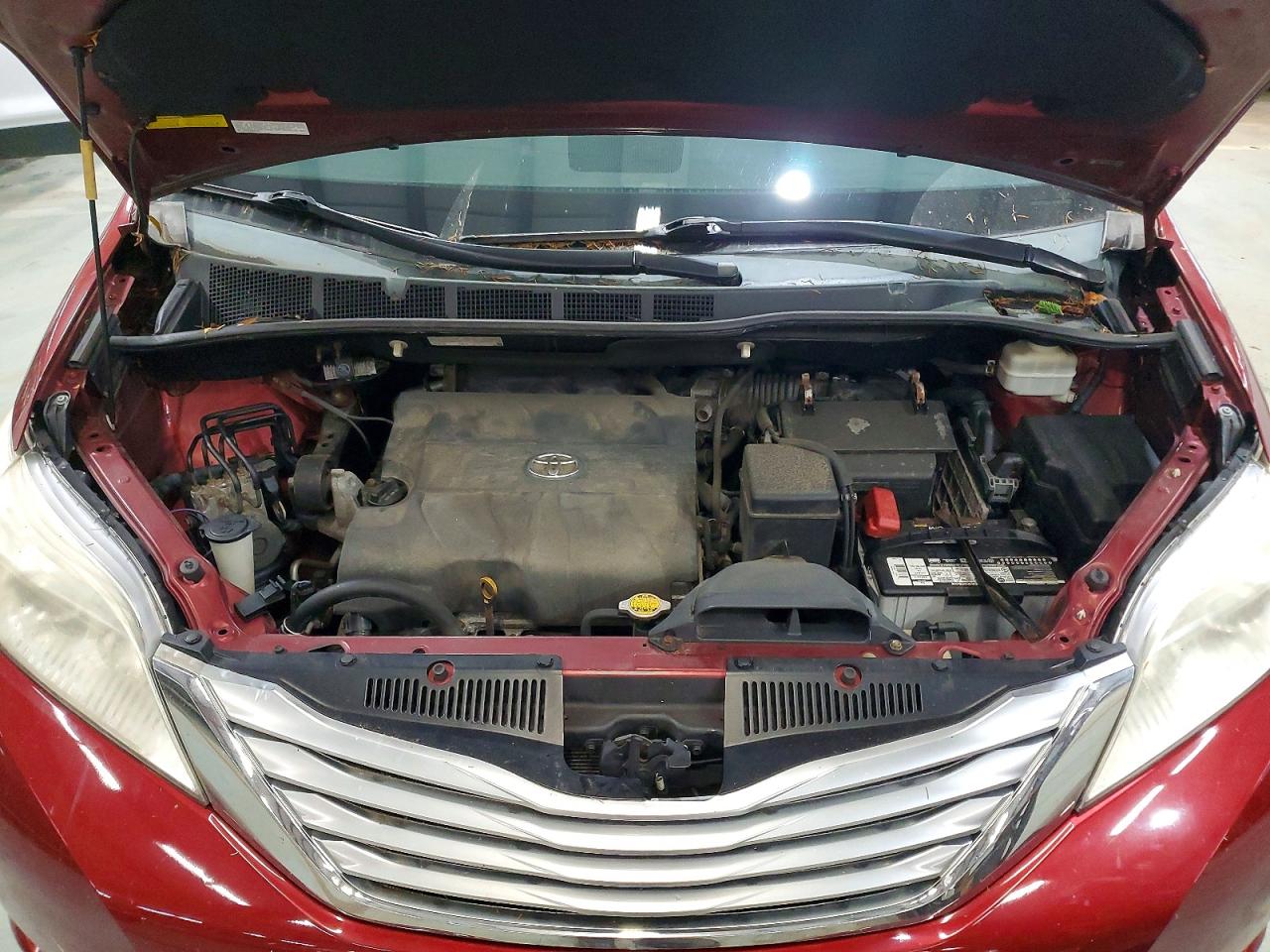 2011 TOYOTA SIENNA