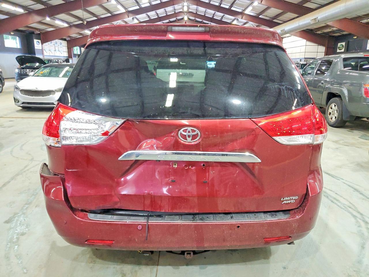 2011 TOYOTA SIENNA