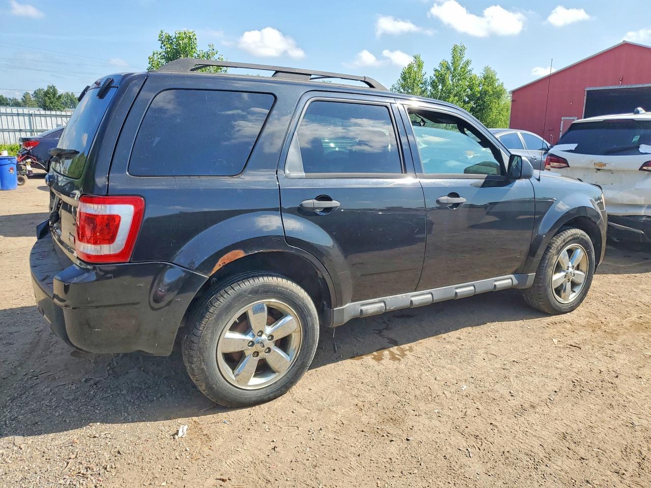 2011 FORD ESCAPE