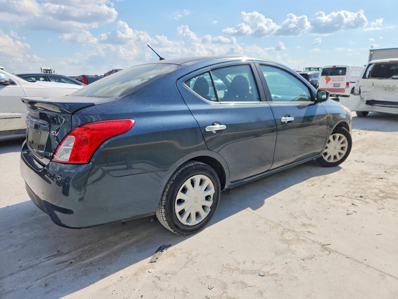 2015 NISSAN VERSA