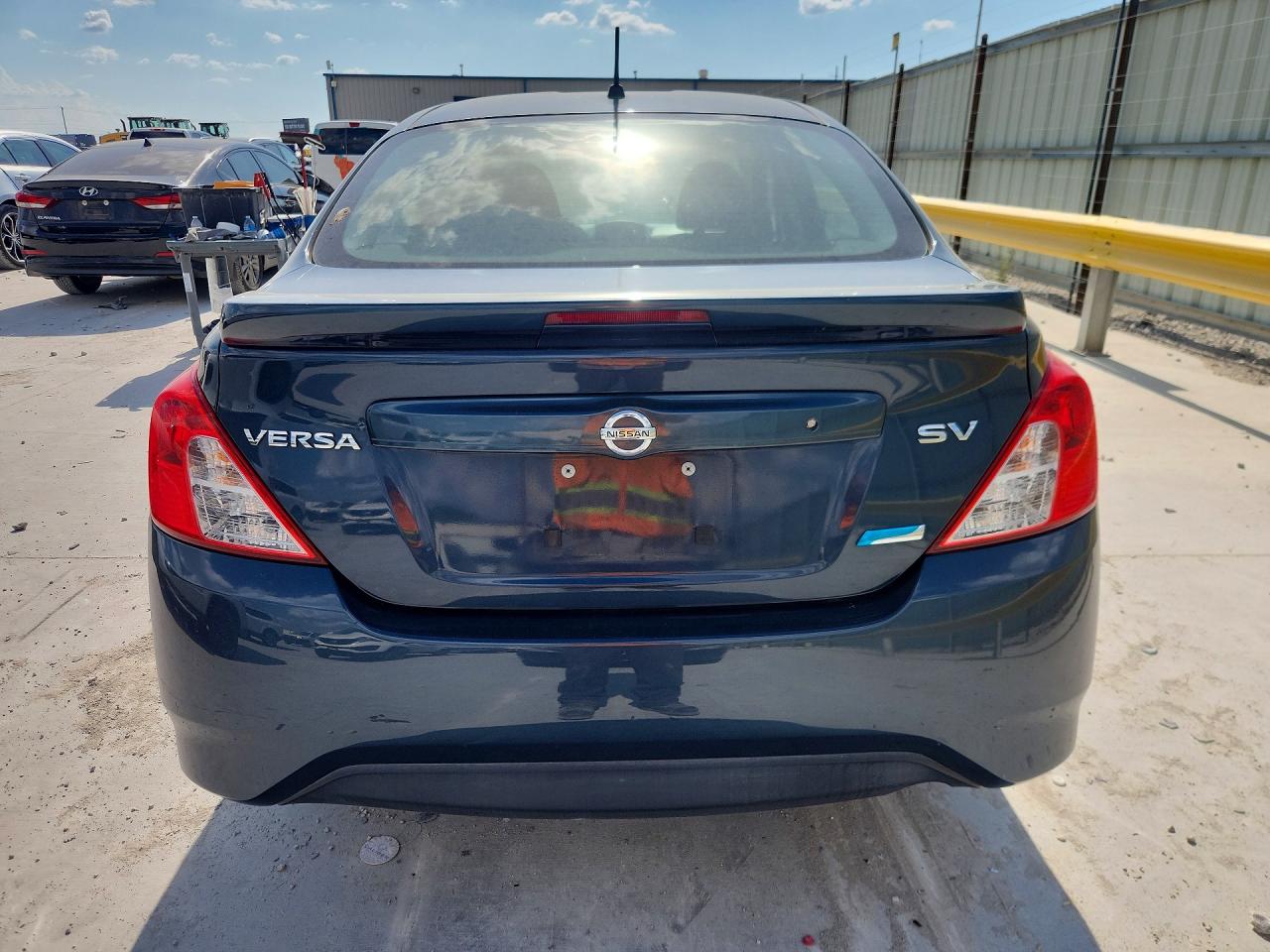 2015 NISSAN VERSA