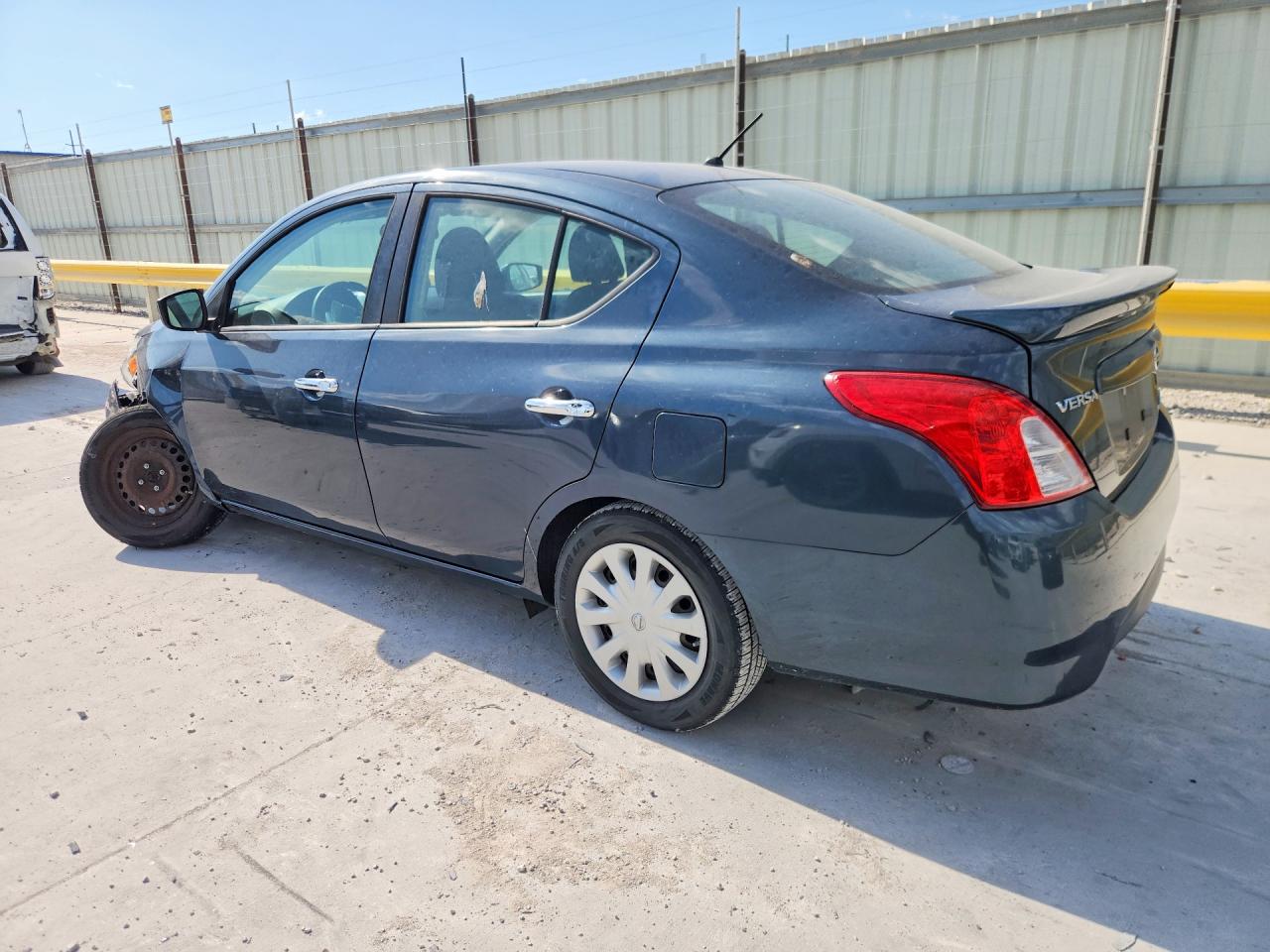 2015 NISSAN VERSA
