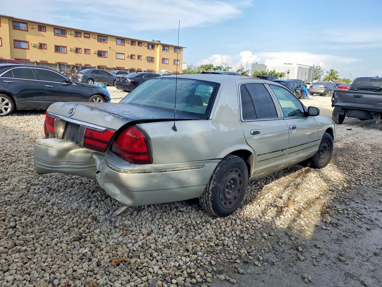 2005 MERCURY GRMARQUIS