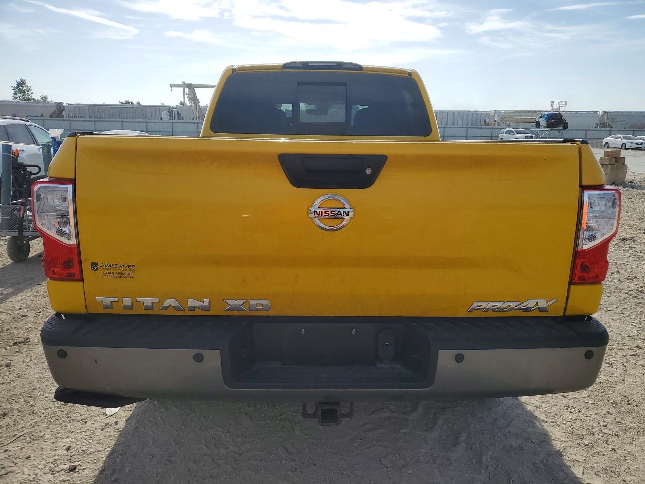 2017 NISSAN TITAN