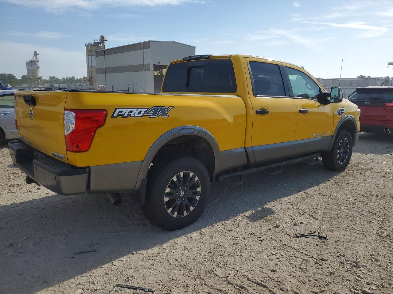2017 NISSAN TITAN
