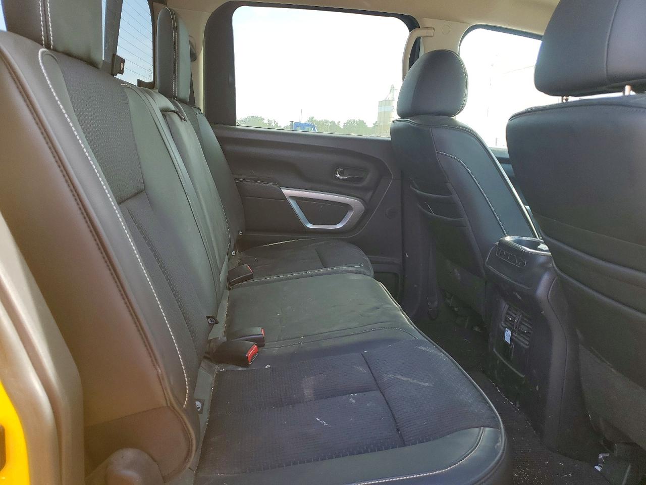 2017 NISSAN TITAN