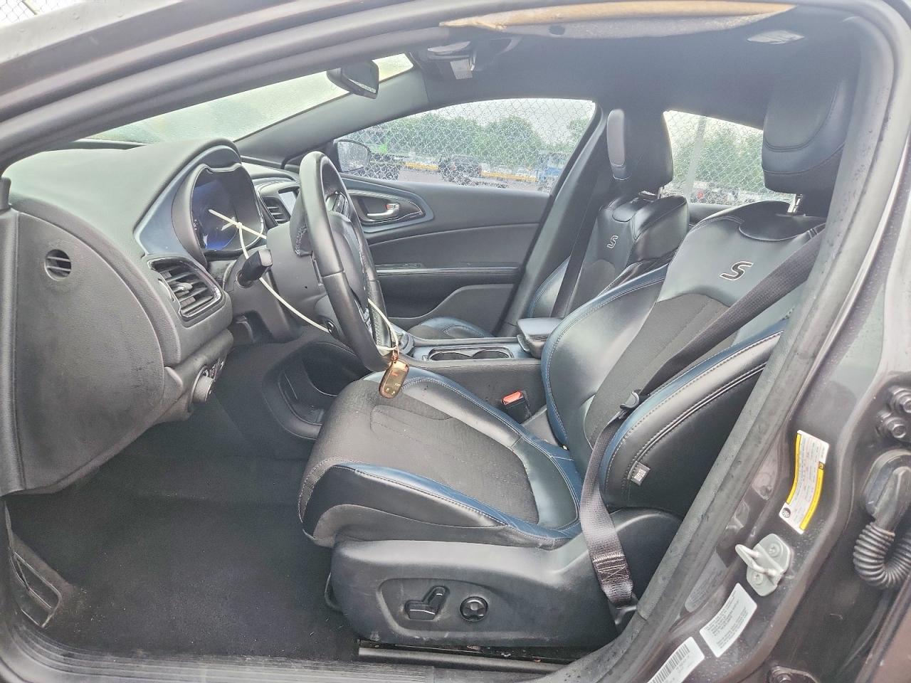2016 CHRYSLER 200