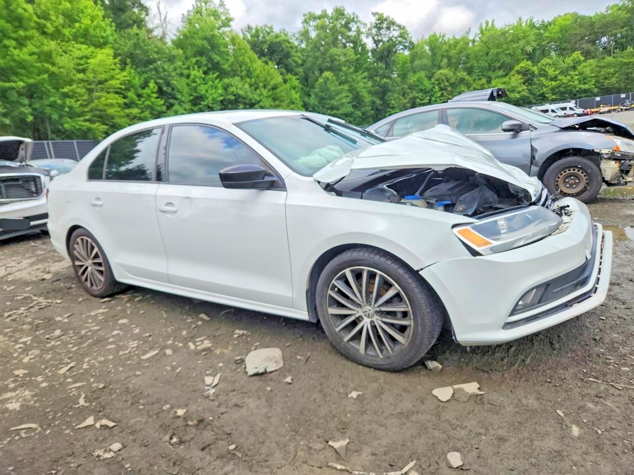 2016 VOLKSWAGEN JETTA