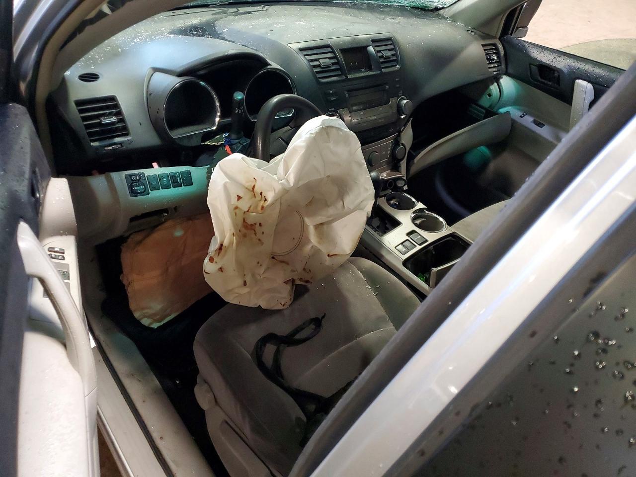 2011 TOYOTA HIGHLANDER