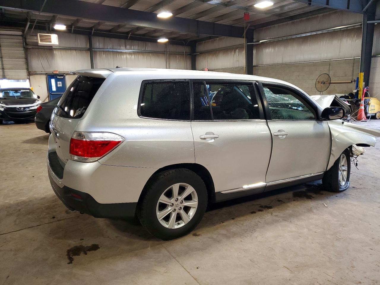 2011 TOYOTA HIGHLANDER