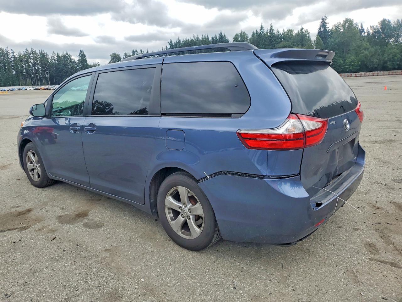 2015 TOYOTA SIENNA