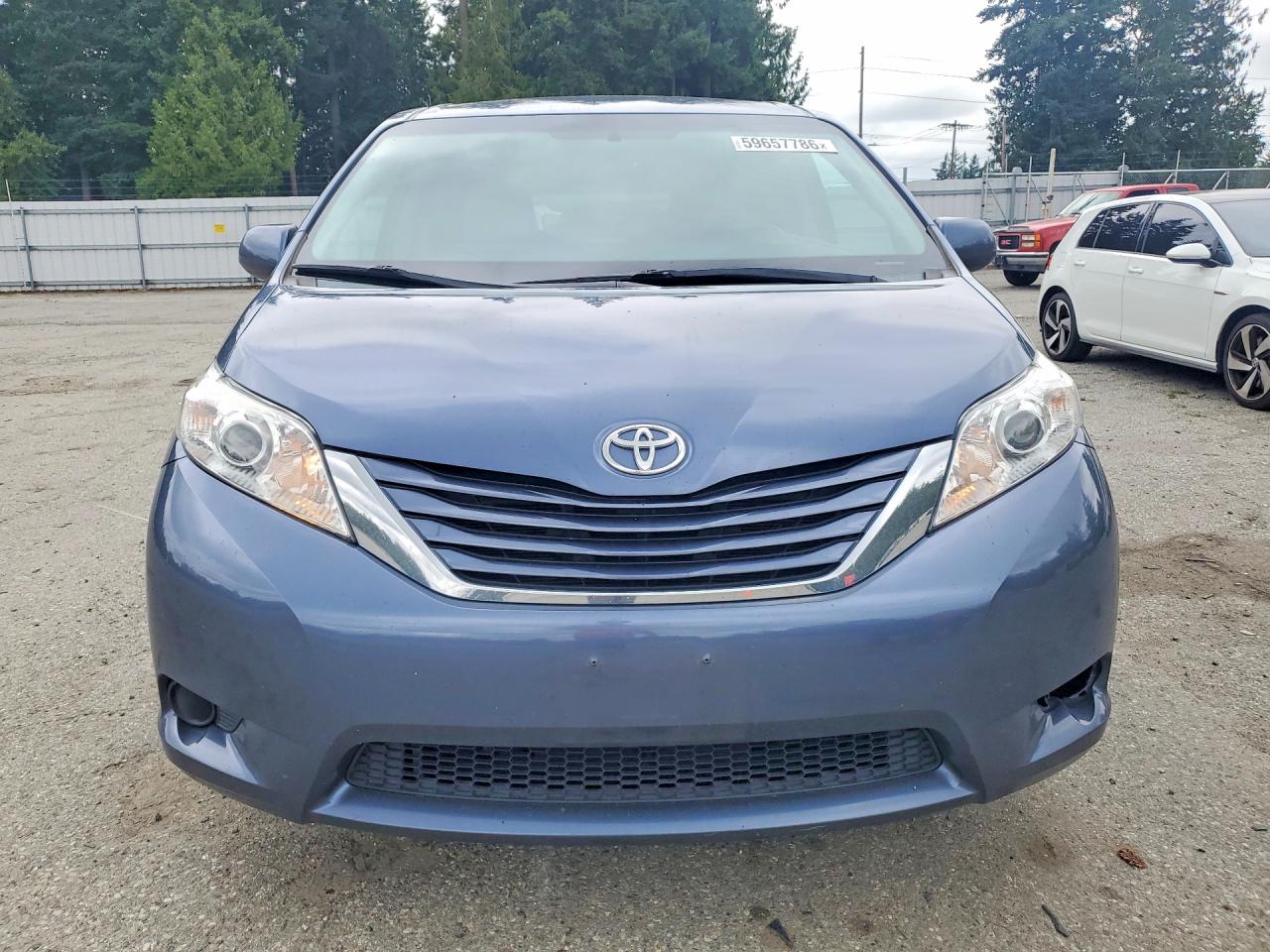 2015 TOYOTA SIENNA