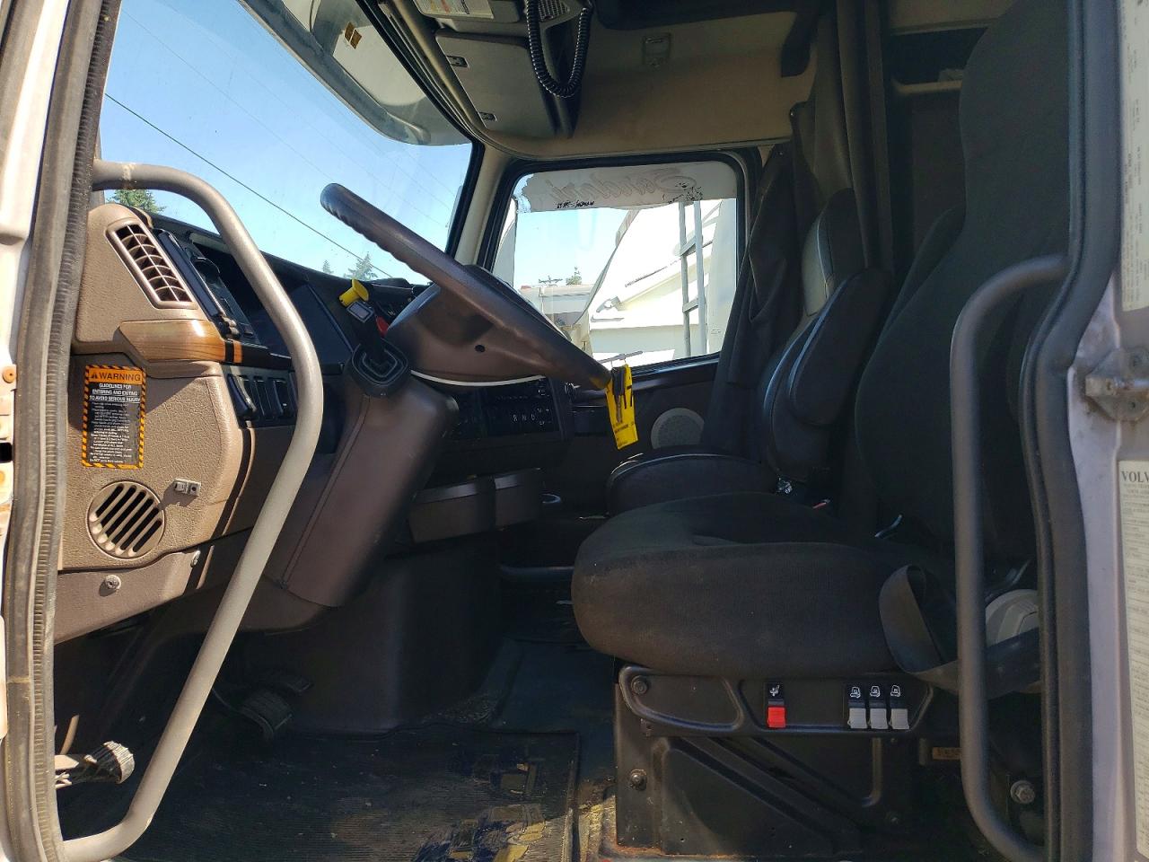 2017 VOLVO VN