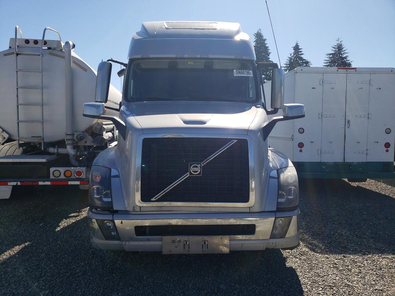 2017 VOLVO VN