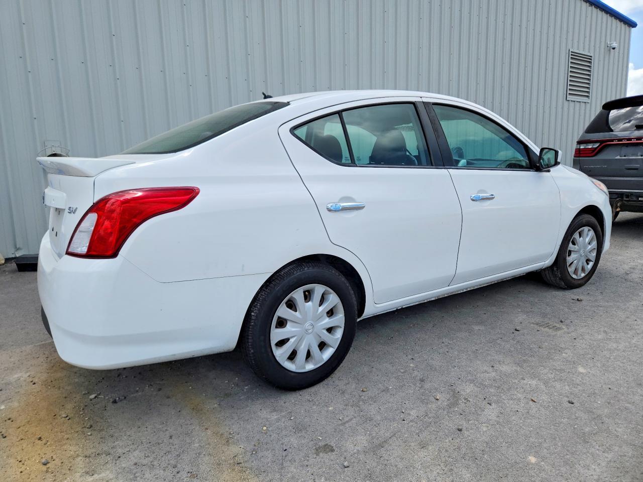 2017 NISSAN VERSA