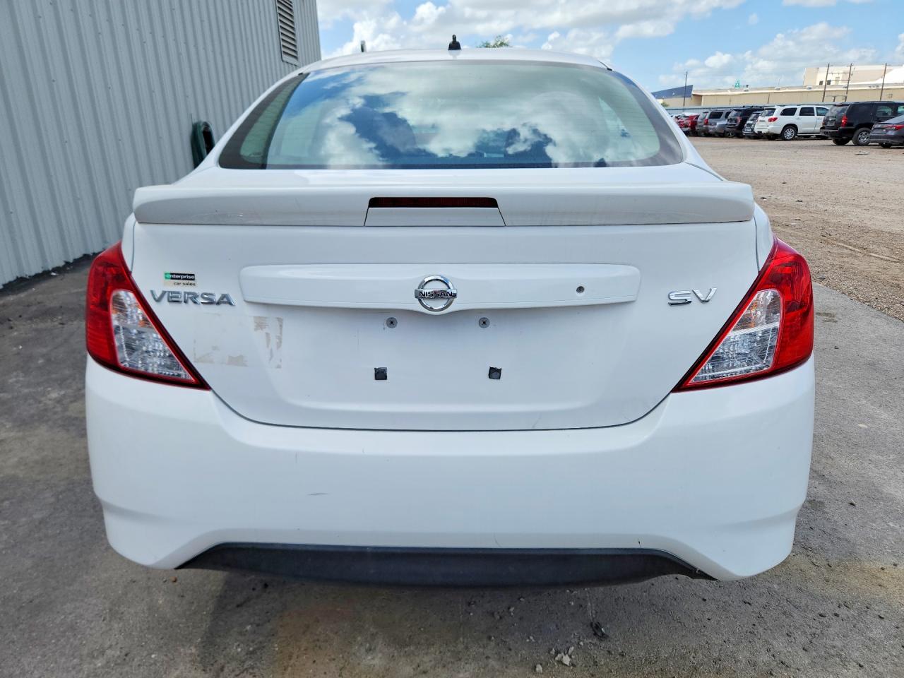2017 NISSAN VERSA