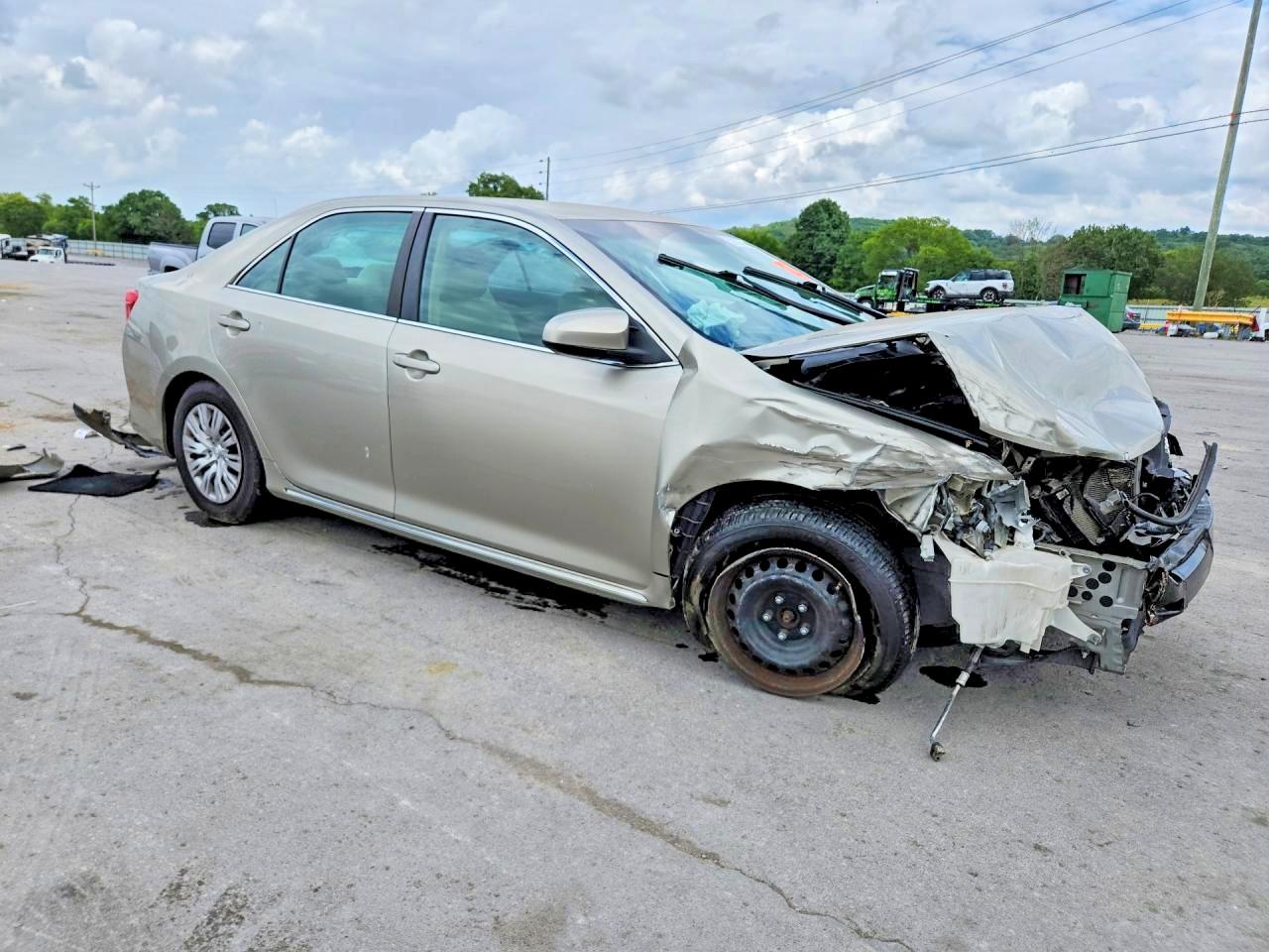 2014 TOYOTA CAMRY