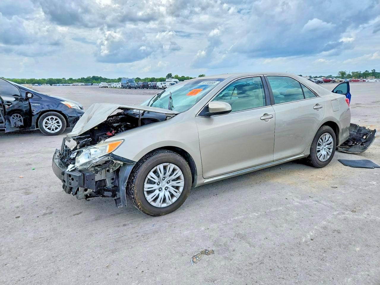 2014 TOYOTA CAMRY