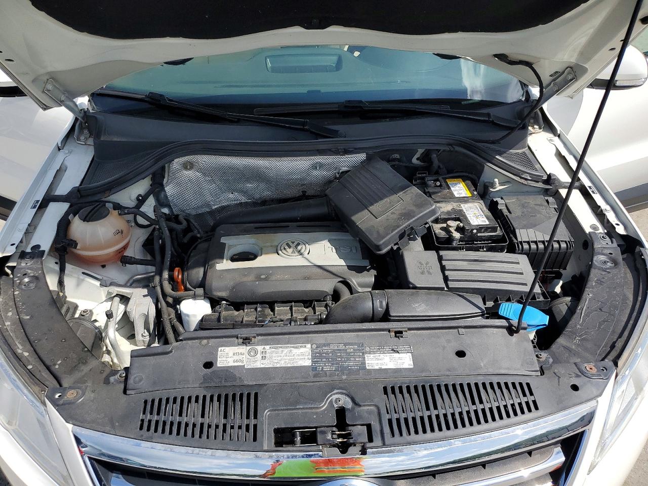 2011 VOLKSWAGEN TIGUAN