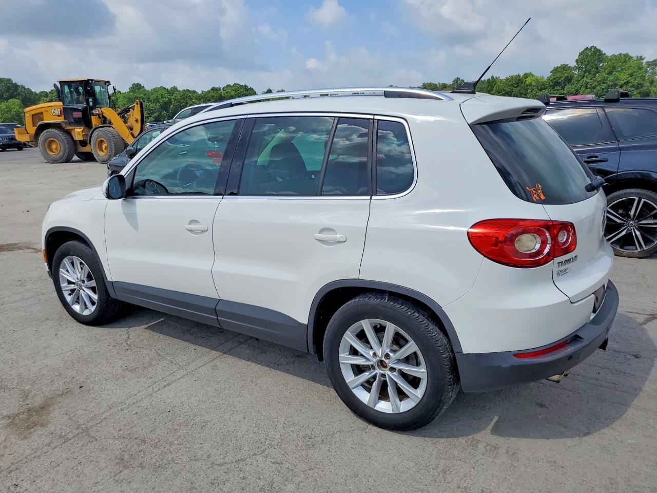2011 VOLKSWAGEN TIGUAN