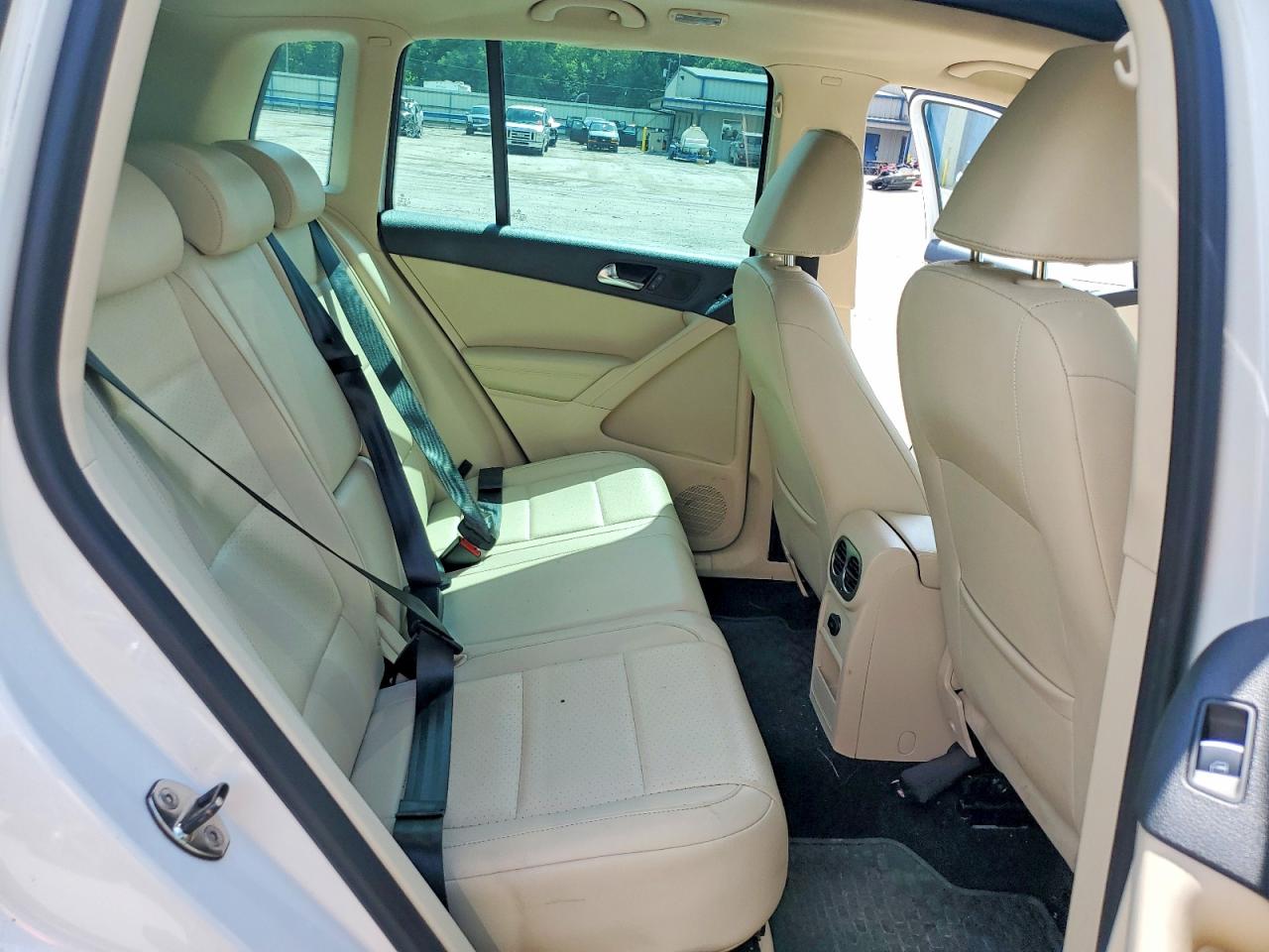 2011 VOLKSWAGEN TIGUAN