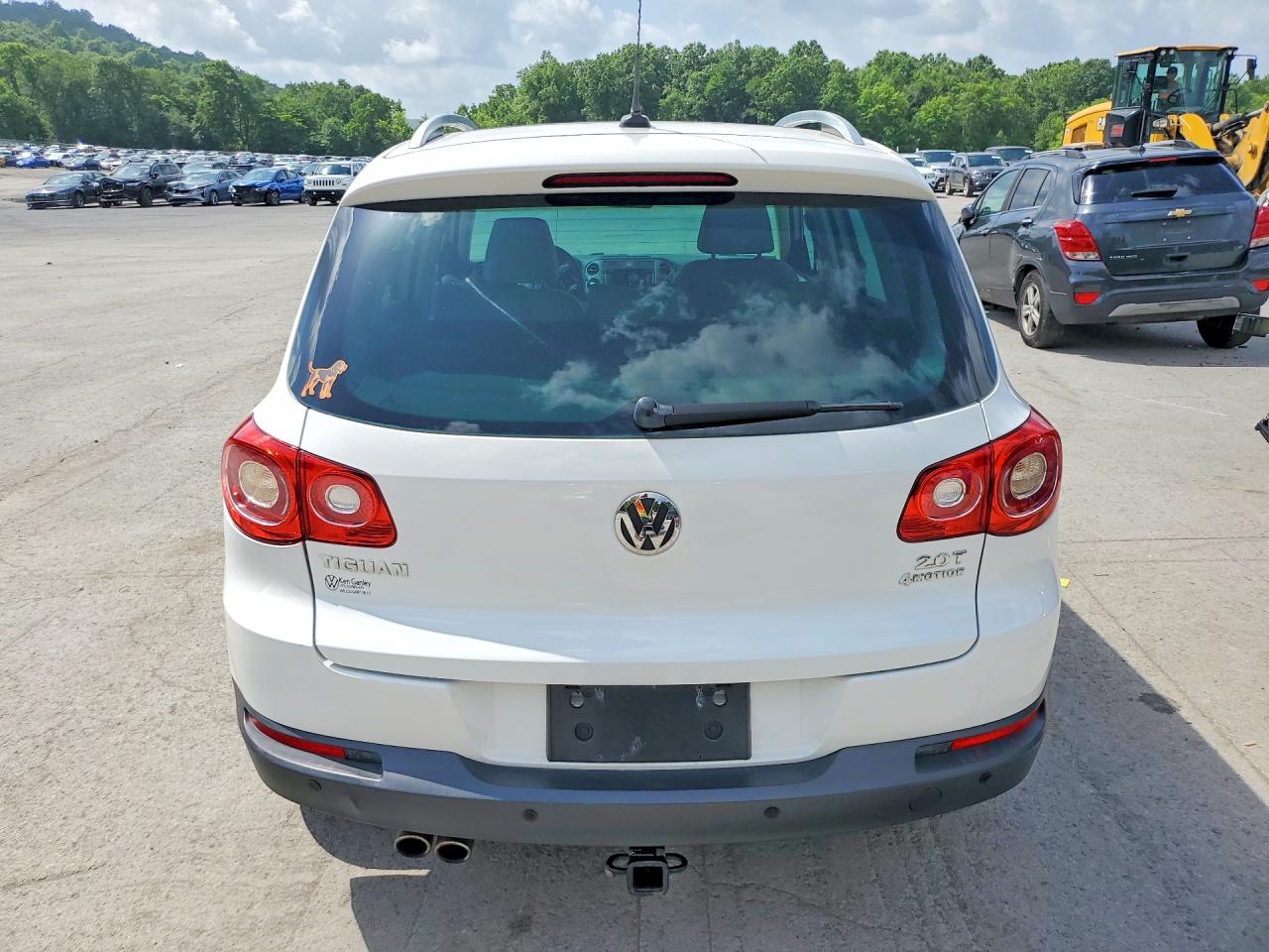 2011 VOLKSWAGEN TIGUAN