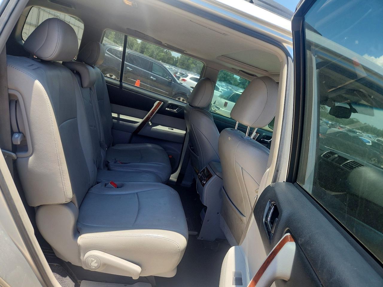 2013 TOYOTA HIGHLANDER