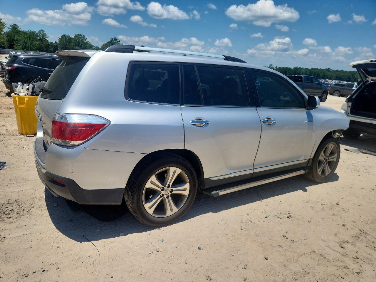 2013 TOYOTA HIGHLANDER