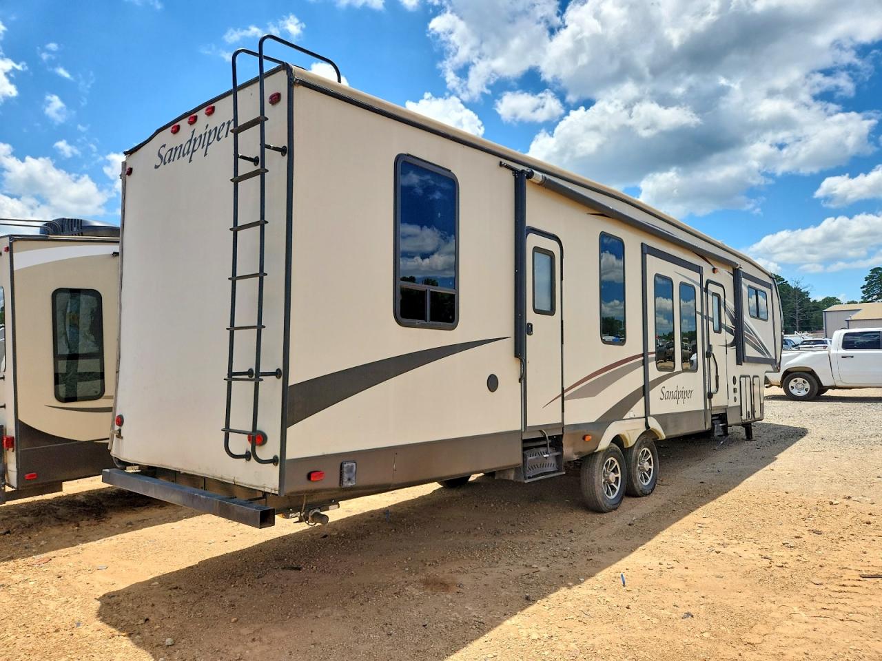 2016 SANDPIPER TRAILER