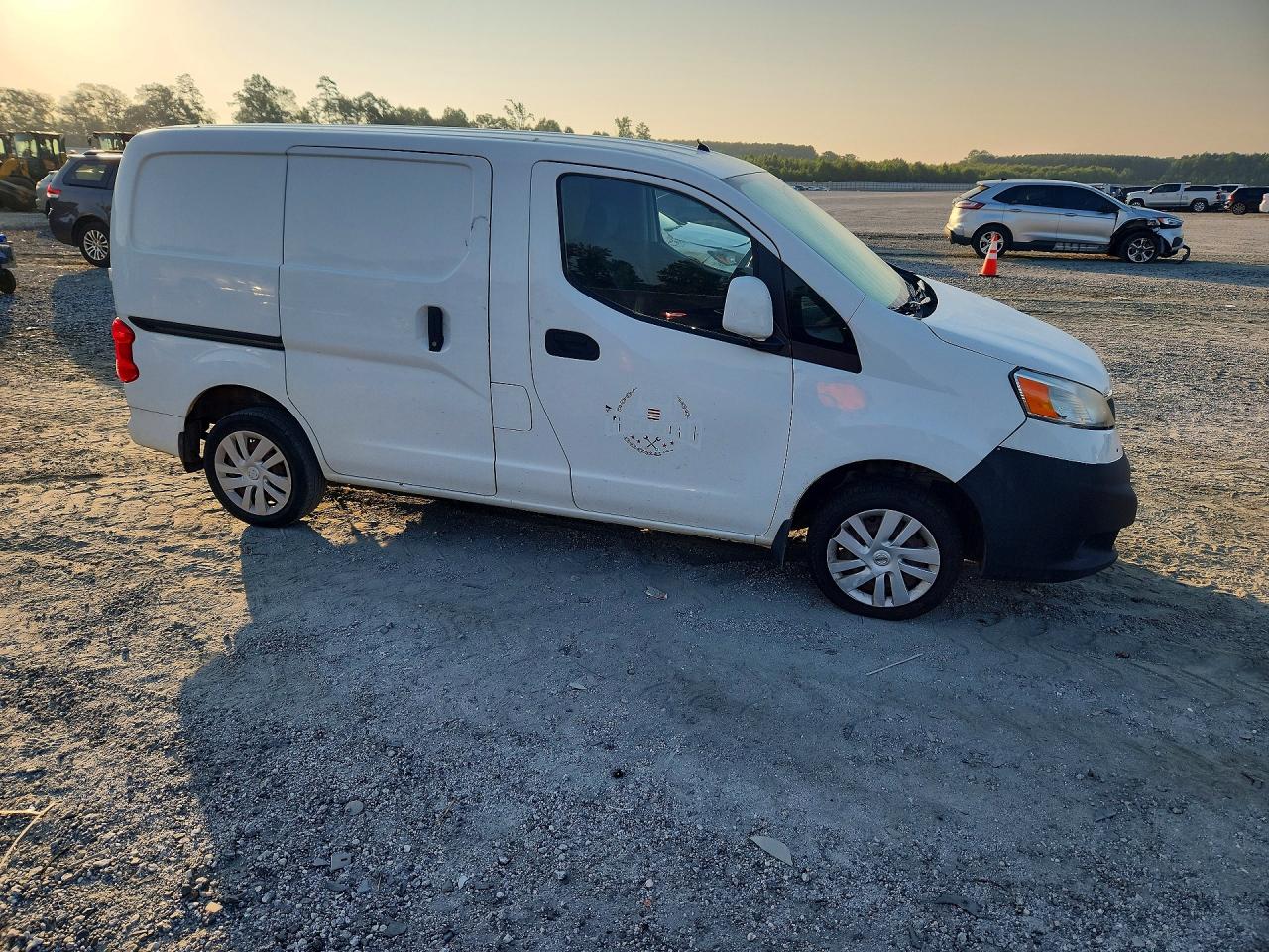 2014 NISSAN NV