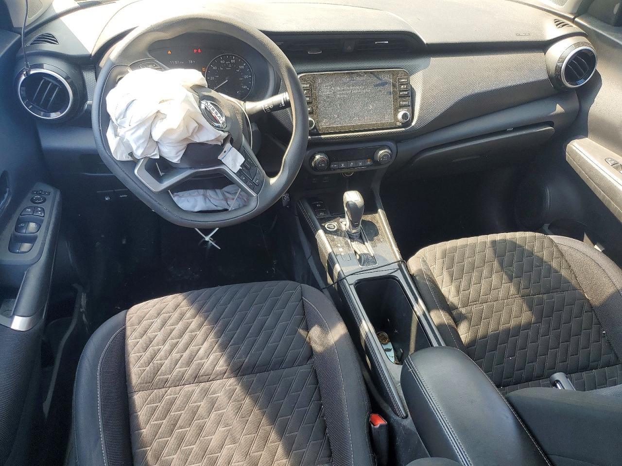 2021 NISSAN KICKS