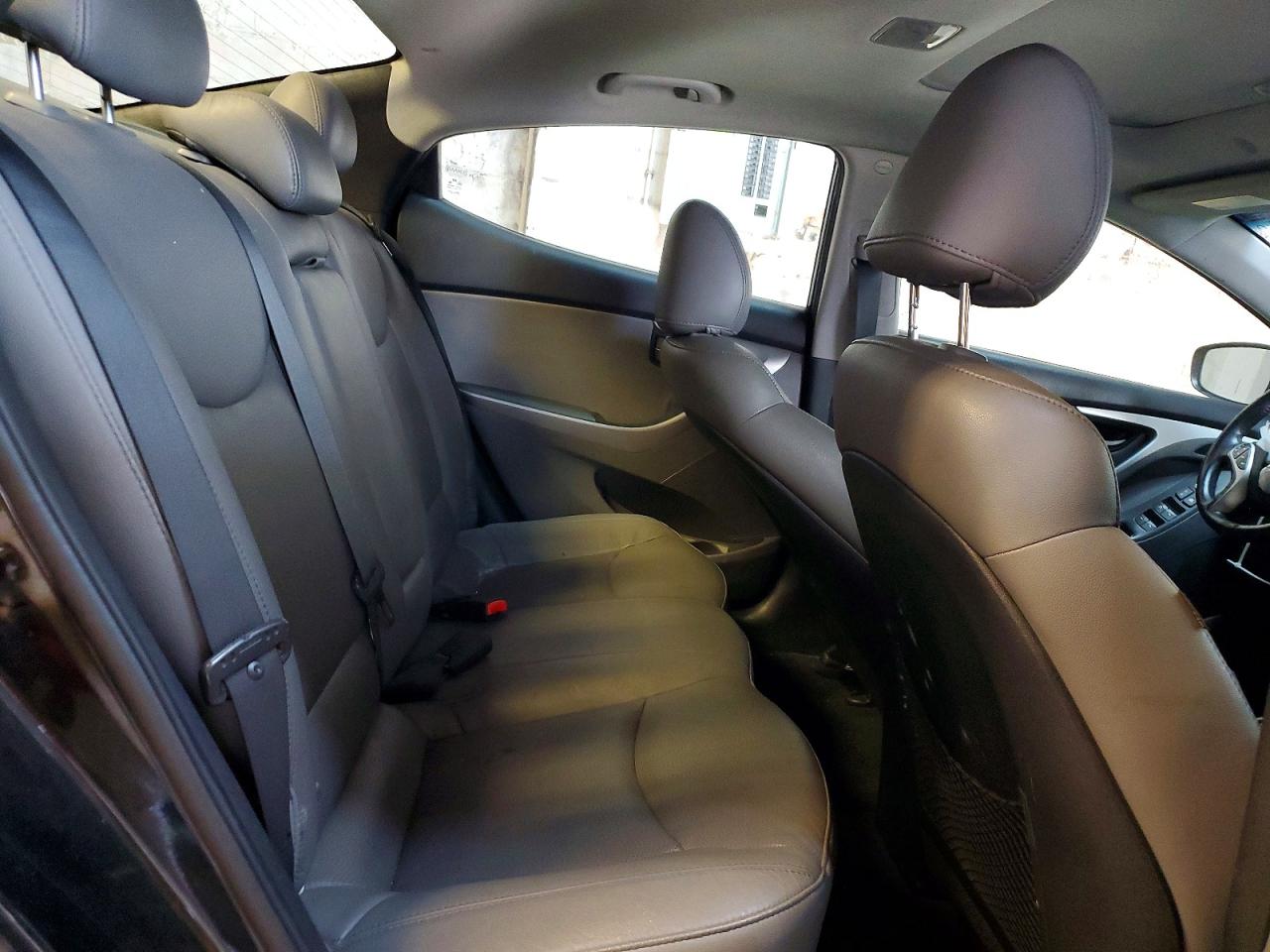2011 HYUNDAI ELANTRA