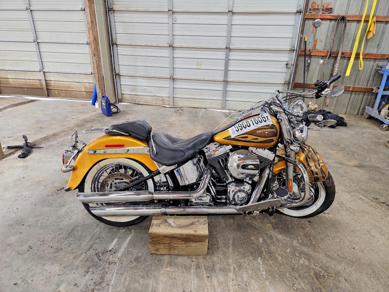 2016 HARLEY-DAVIDSON FL